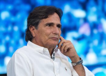 Beaucoup d’enfants, se curant le nez, farces et lapsus : l’histoire de Piquet, l’Antipathe