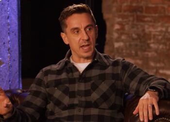 Gary Neville prédit des propriétaires potentiels qui pourraient acheter Liverpool au FSG