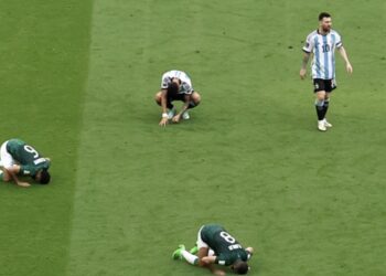 Tour d’horizon de la Coupe du monde : victoire de l’Arabie saoudite, Giroud égale le record d’Henry