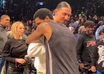 Ibra à New York pour voir la NBA.  Et puis il embrasse Irving
