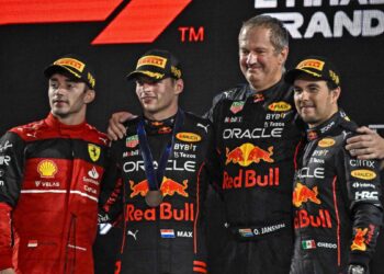 F1 Abu Dhabi, Verstappen gagne.  Bravo Leclerc !  Il est 2ème de la course et du Championnat du Monde