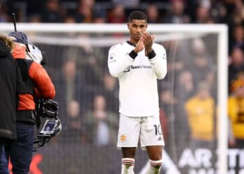 Image: Erik ten Hag et Marcus Rashford dans un acte de réconciliation touchant après la victoire des Wolves – News 24