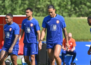 « Sans manquer de respect » – Virgil van Dijk se moque de l’idée d’une cible « très talentueuse » du LFC rejoignant Manchester United