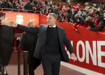 Rodgers reçoit un accueil chic des fans de Liverpool au retour d’Anfield