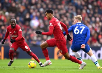 Liverpool a répondu à la question de Firmino mais cela pourrait coûter une solution au milieu de terrain