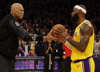 LeBron James bat le record NBA de Kareem Abdul-Jabbar pour le meilleur buteur de tous les temps