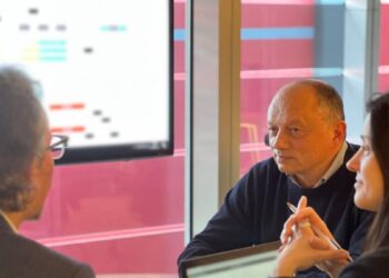 F1, le premier jour de Vasseur chez Ferrari entre rencontres, sourires et questions