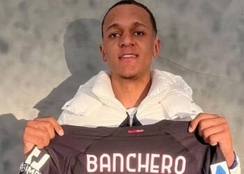 Banchero soutient Milan: la photo avec le maillot Rossoneri pour la star de la NBA