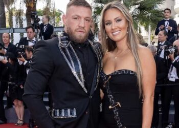 Conor McGregor salué comme « le meilleur papa de la planète » par Dee Devlin