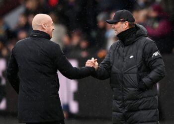 Merson conseille à Klopp de prendre une décision audacieuse au milieu de terrain pour le derby du Merseyside alors que la prédiction du score est faite