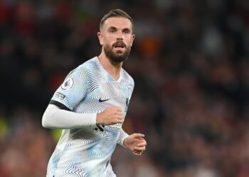 « Tellement difficile » – Jordan Henderson s’attaque au comportement des fans qui blesse les jeunes joueurs