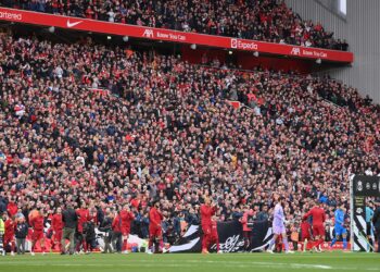 Neville met en garde les joueurs de Man Utd contre Anfield avant le choc « difficile » du LFC