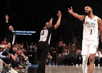 NBA Twitter indigné Mikal Bridges mis au banc après un premier quart-temps chaud