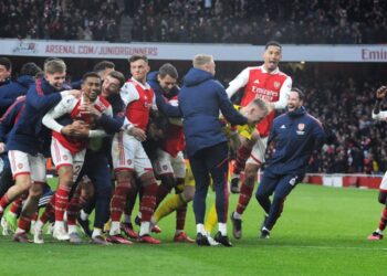 Exclusif : Arsenal se fait baiser |    … un blog d’Arsenal