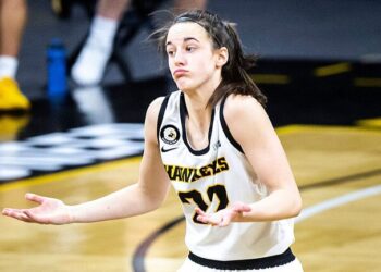 Tous les yeux sur Caitlyn Clark, Iowa contre Caroline du Sud