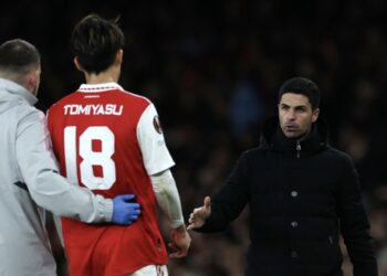 Absences intercalaires, blessures et arrière droit