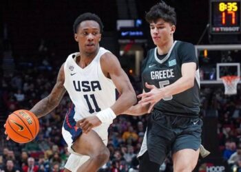 Bronny James, fils de LeBron, contre Stojakovic au Hoop Summit