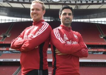 Grinçant.  Clochard.  Temps.  |    … un blog d’Arsenal