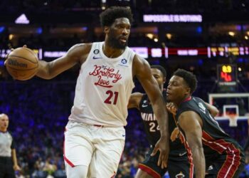 Récompenses NBA : Embiid favori pour les candidats MVP, joueurs et entraîneurs, qui gagne