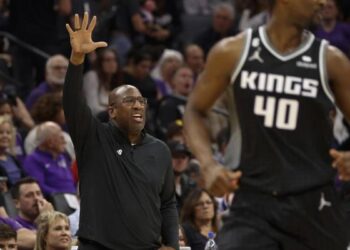 Récompenses NBA : Brown meilleur entraîneur, De’Aaron Fox Clutch de l’année
