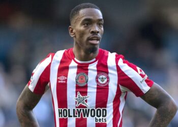 Chelsea devrait faire pression pour signer Ivan Toney –