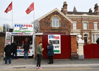 La petite amie de Jurrien Timber serait à la recherche d’une maison à Liverpool