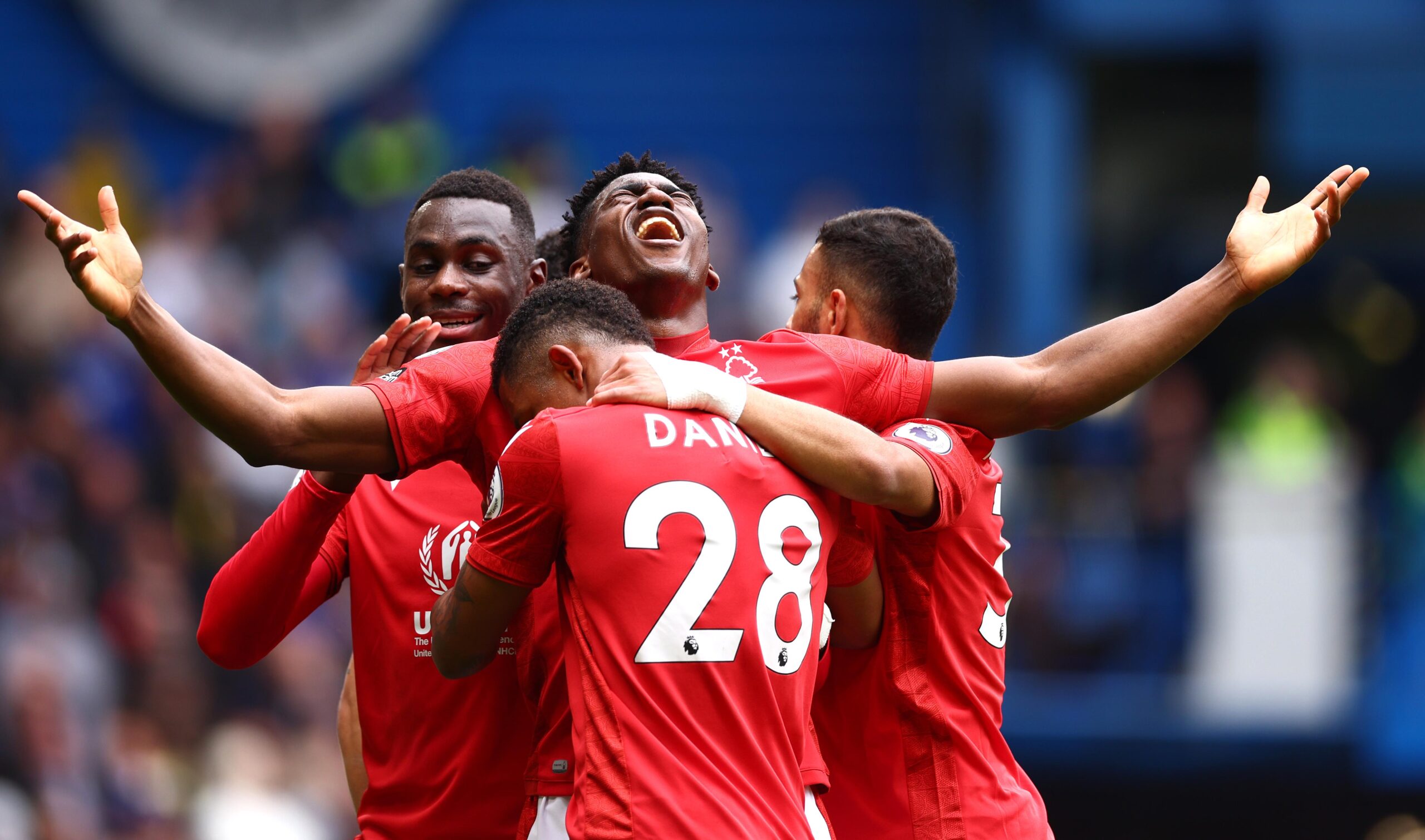 Awoniyi double gagne un point rare et vital à l'extérieur de Forest