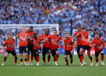 Comment Luton Town est tombée loin et s'est élevée à nouveau