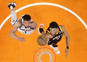 Playoffs NBA : Phoenix bat Denver, 36 pour Booker et Durant, 53 pour Jokic