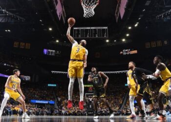 Playoffs NBA : les Lakers battent les Warriors, New York bat Miami