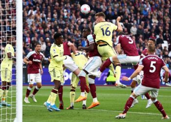 Rob Holding marque pour Arsenal contre West Ham United le 1er mai 2022