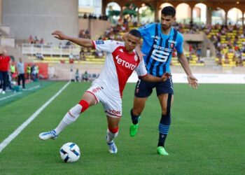 Vanderson de l'AS Monaco en action avec le Martin Terrier du Stade rennais le 13 août 2022