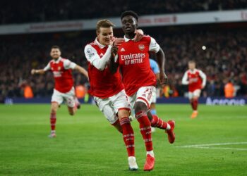 Bukayo Saka célèbre le but d'Arsenal contre Manchester City le 15 février 2023