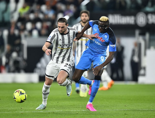 Adrien Rabiot de la Juventus en action avec Victor Osimhen de Naples le 23 avril 2023