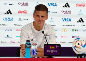 L'attaquant du RB Leipzig et de l'Espagne Dani Olmo photographié en novembre 2022