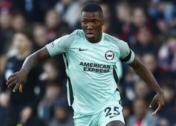 Moises Caicedo de Brighton & Hove Albion en action le 26 décembre 2022