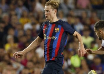 Frenkie de Jong en action pour Barcelone le 13 août 2022