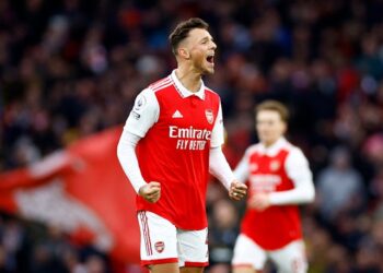 Ben White célèbre le but d'Arsenal le 4 mars 2023