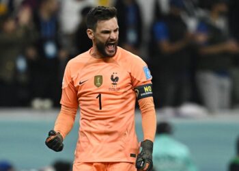 Le gardien français Hugo Lloris fait la fête le 10 décembre 2022