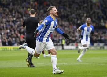 Alexis Mac Allister de Brighton & Hove Albion célèbre son but contre West Ham United le 4 mars 2023