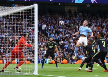 Erling Braut Haaland de Manchester City a sa tête sauvée par Thibaut Courtois du Real Madrid le 17 mai 2023