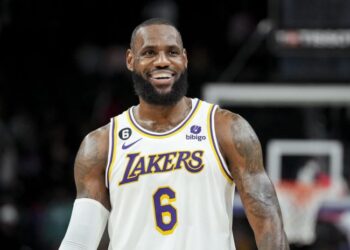 LeBron James est le meilleur marqueur de tous les temps de la NBA avec 38 652 points, soit 6 360 de plus que Michael Jordan