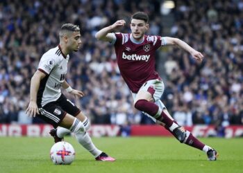 Andreas Pereira de Fulham en action avec Declan Rice de West Ham United le 8 avril 2023