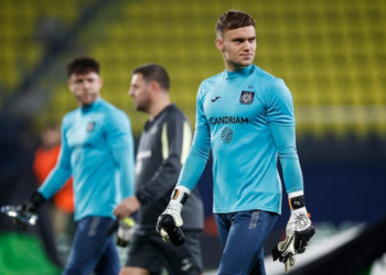 Bart Verbruggen d'Anderlecht lors de l'échauffement avant le match du 16 mars 2023