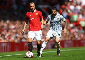 Christian Eriksen de Manchester United en action avec Ruben Neves de Wolverhampton Wanderers le 13 mai 2023