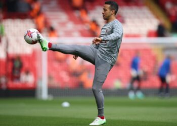 Thiago Alcantara de Liverpool s'échauffe le 22 avril 2023