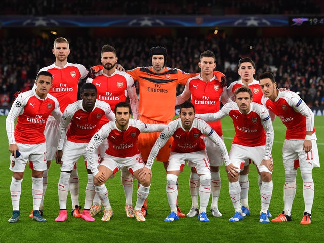 L'équipe d'Arsenal pose pour une photo avant le match de l'UEFA Champions League entre l'Arsenal FC et le GNK Dinamo Zagreb à l'Emirates Stadium le 24 novembre 2015