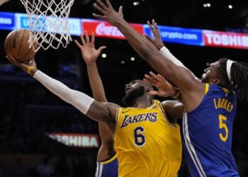 Résultats des séries éliminatoires de la NBA: les Lakers éliminent les Warriors, Miami élimine New York