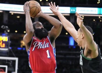 Playoffs NBA : Philadelphie gagne à Boston, Denver fait 2-0 avec Phoenix