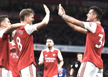 Arsenal 3-1 Chelsea: Odegaard ouvre la voie contre le blues shambolique